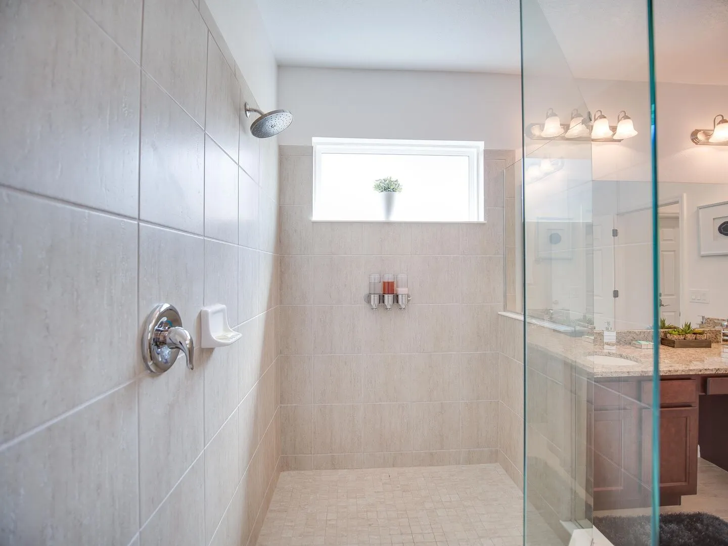 Aqua Suite — photo 6 of 8