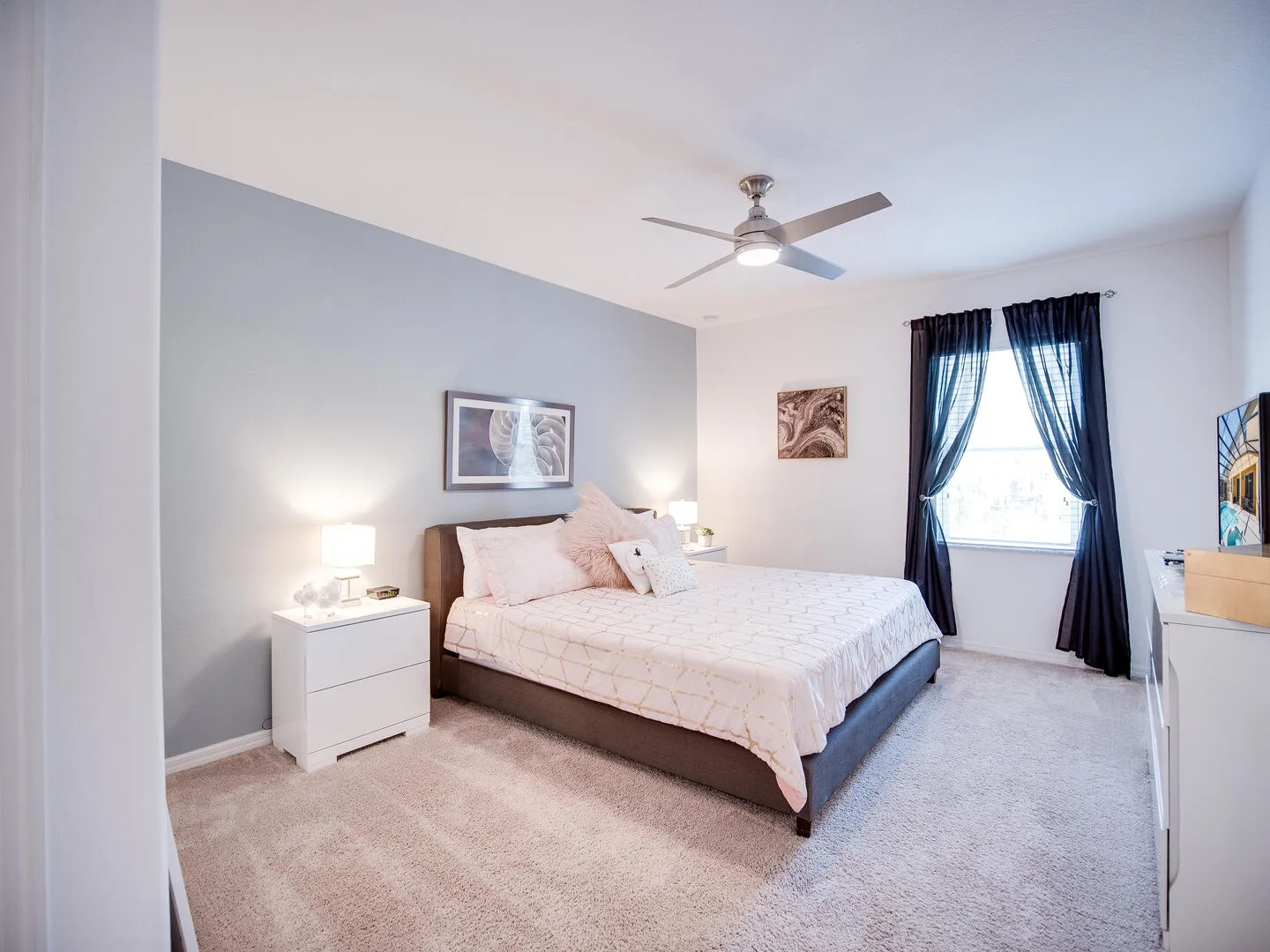 Contemporary Suite — photo 1 of 4