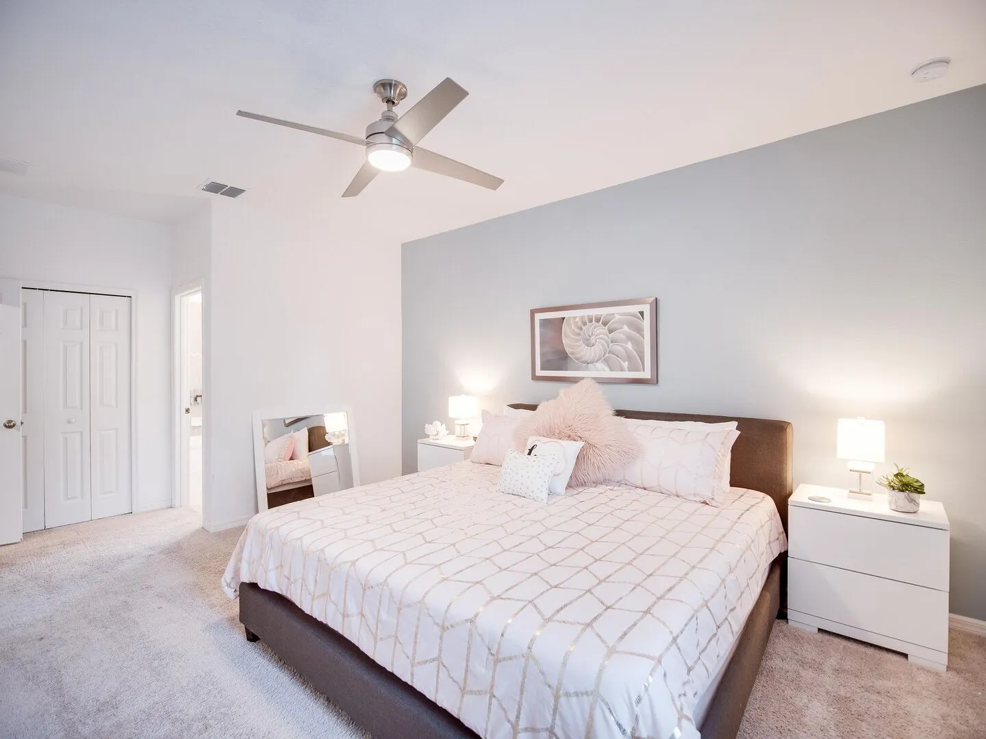 Contemporary Suite — photo 3 of 4