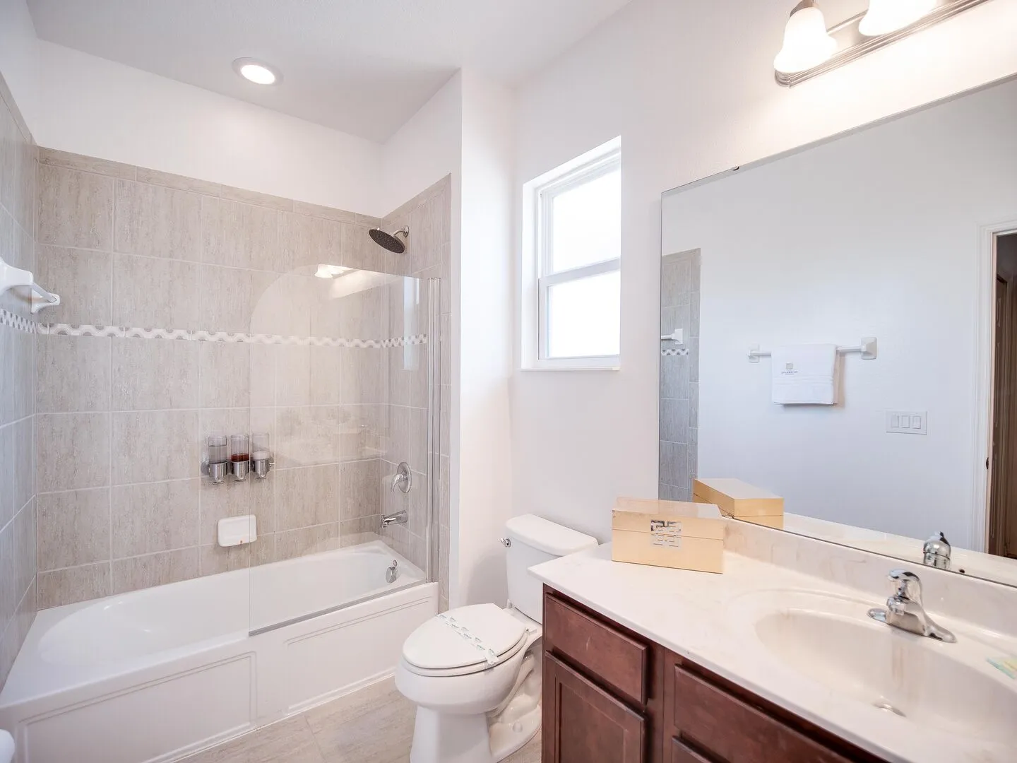 Contemporary Suite — photo 4 of 4