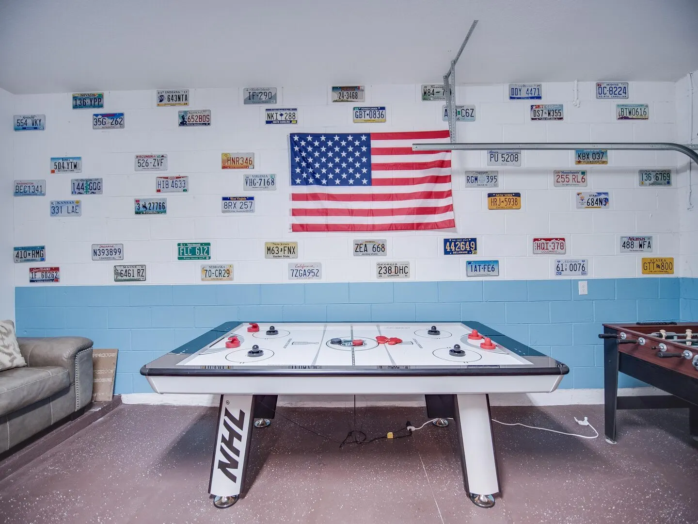 Spielzimmer — air hockey and foosball